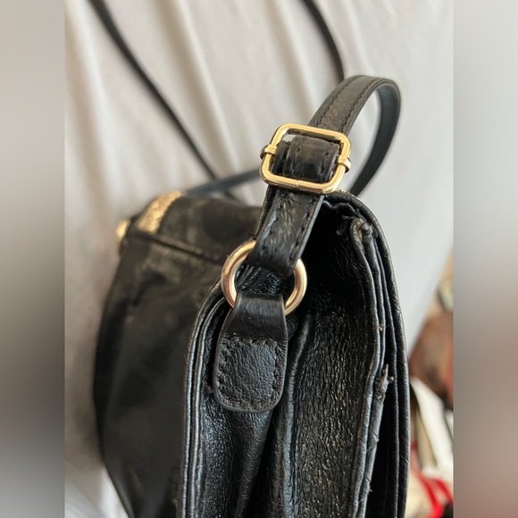 Elliot Lucca Black Leather and Fine Gold Mesh Adjustable Crossbody Pocketbook - Picture 12 of 14